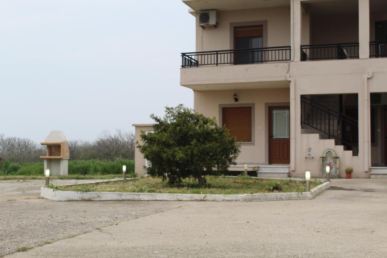 Vakis Apartments 2 Romanon Exterior photo